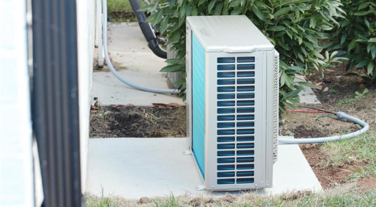 Outdoor Split System Heat Pump 